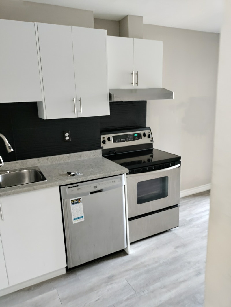 3 beds/1.5 duplex condo in West Hill, Scarborough Long Term Rentals