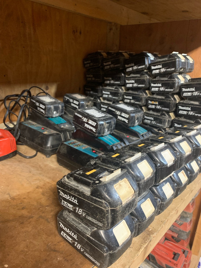 Makita batteries and double chargers in Power Tools in Hamilton - Image 2