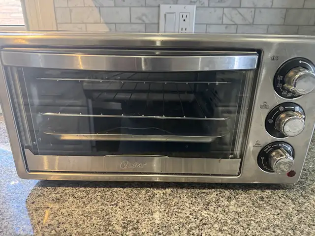 Oster 6-Slice Convection Counter Oven in Toasters & Toaster Ovens in Markham / York Region - Image 3