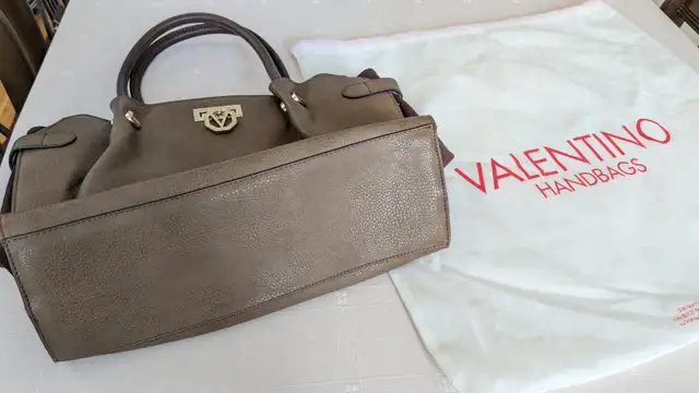 Valentino Brown Garavani Leather Bag. New Condition. Mint. in Women's - Bags & Wallets in Mississauga / Peel Region - Image 11