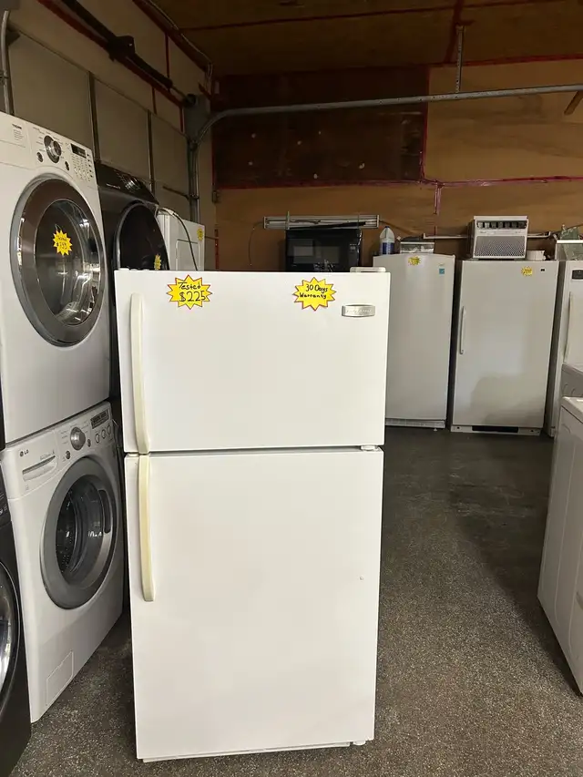 Frigidaire fridge works great no issues 30 days warranty. in Refrigerators in Kitchener / Waterloo - Image 6