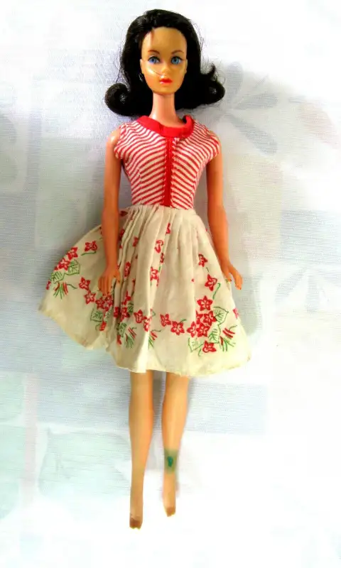 VINTAGE  BARBIE TWIST n TURN DARK  HAIR  MARLO-FLIP DOLL. in Arts & Collectibles in West Island - Image 2