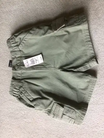 BRAND NEW FROM CHILDRENS PLACE. KHAKI. COLOUR SHORTS. HALF PRICE. COTTON. SIZE 3T