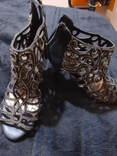 Women's heels {7}, View more