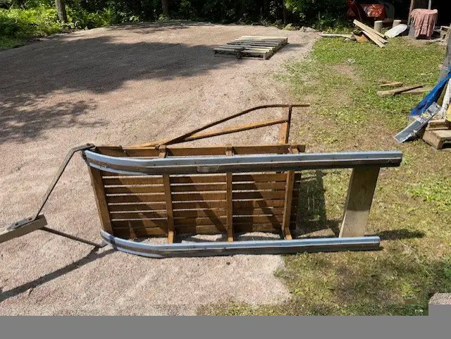 Traineau en bois de 64 pouces avec ski en téflon in Fishing, Camping & Outdoors in Saguenay - Image 7