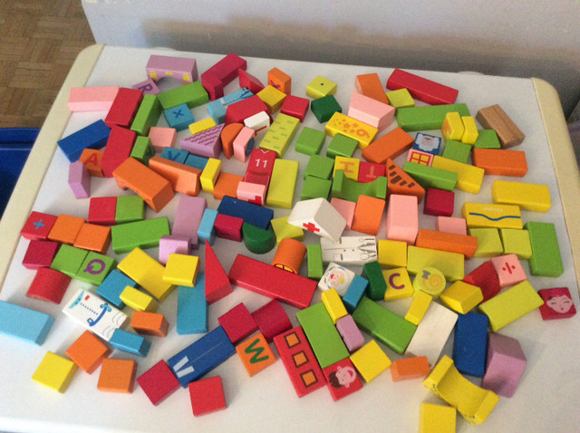 lot de blocs en bois colorés dans Jouets et jeux  à Longueuil/Rive Sud