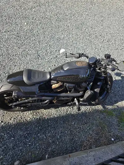 Has 8000 kms on it. In pristine condition. Comes with harley jacket and motorcycle cover. As well as...