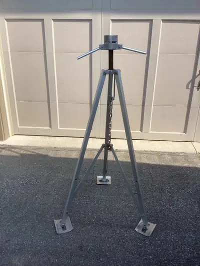 Alumililite king pin tripod Tripod is adjustable from 42”to 56” Tripod will support up to 1200 pound...