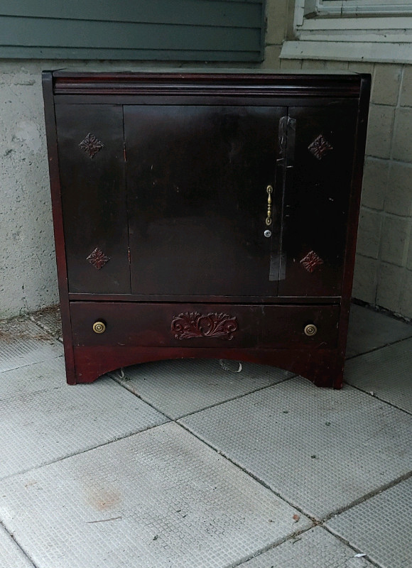 Antique Hutch / Hutches & Display Ottawa Kijiji