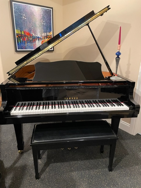 YAMAHA Grand Piano model C1 in Pianos & Keyboards in Edmonton