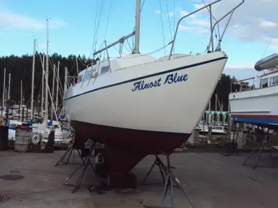 25' Bruce Roberts FG/Wood main&fore sails 10hp outboard