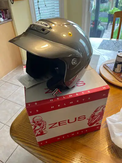 Zeus motorcycle helmet size M brand new, never used