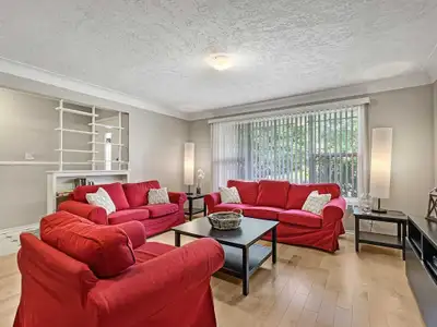 Beautiful 4 Bedroom Home, Large Bright Rooms, for short term rental. Virtual tour here:. https://you...