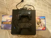 PS4  - 2 GAMES - 2 CONTROLLERS - 3.5mm Play Station Earbud