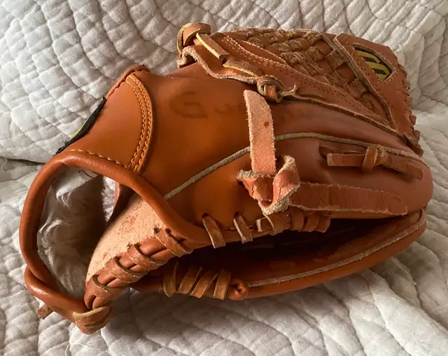 VINTAGE MIZUNO PROSPECT YOUTH BASEBALL CATCHER'S MITT GLOVE in Baseball & Softball in St. Catharines - Image 3