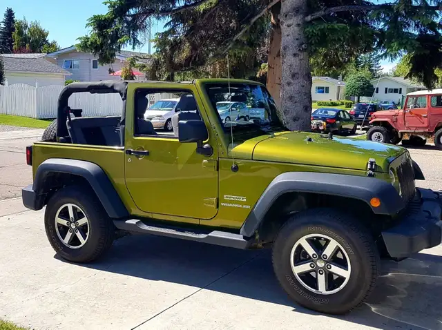 2010 Jeep Wrangler Sport 2-Door | Manual | 112,000 km | 2 Tops |