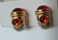 Vintage Clip 2-tonne Earrings with Red cabs
