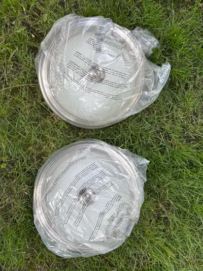 Deux luminaires plafonniers à vendre, View more