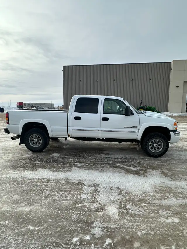 2004 GMC Sierra 2500HD Duramax Diesel 6.6L For Sale in Cars & Trucks in Regina - Image 4