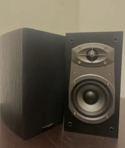 Pair of lightly used Precision Acoustic HD4M Bookshelf Speakers. An exceptional combination of perfo...