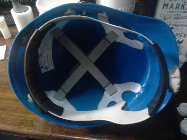 Hard hat for sale. in Other in St. Catharines - Image 2