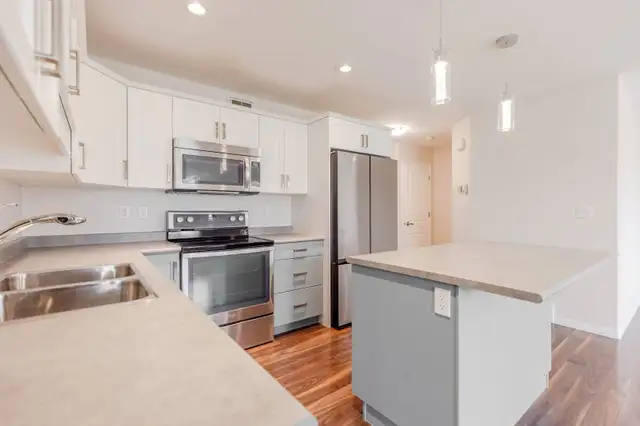 Home for Sale (3 bed, 3 bath) 12-365 dawson Cr. 63362401198211121