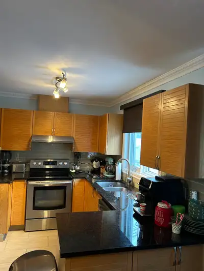 Kitchen Cabinets & Counter Top / Armoires et Comptoir de Cuisine, View more