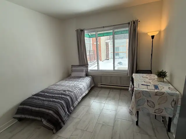 Metro St Michel - Studio 1 1/2 tout inclus - meublé