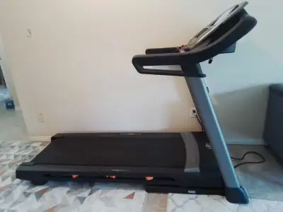 It’s large display has ability for connecting WiFi and Bluetooth. Barely used NordicTrack C 1650 tre...