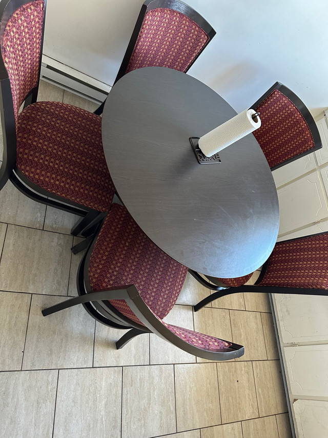 Table à manger avec 5 chaises immédiatement disponible  in Dining Tables & Sets in Gatineau - Image 2