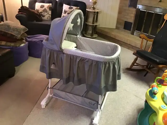 Baby seats  and bassinets in Strollers, Carriers & Car Seats in City of Montréal - Image 5