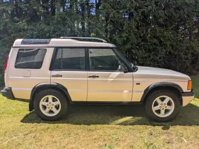 The iconic Land Rover Disco 2 sparingly driven and garage kept. Remanufactured engine from Turner En...