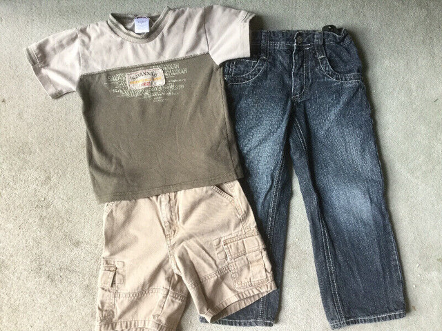 SUMMER CLOTHES - SHORT, TSHIRT & JEANS - SIZE 5 dans Vêtements - 5T  à Hamilton - Image 3