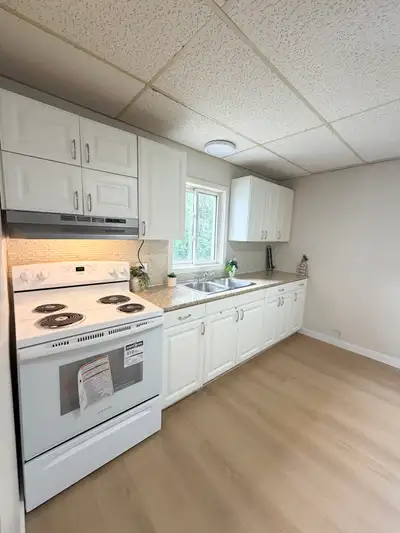 For Rent: 2 Bed 1 Bath Apartment – $1,800 + Hydro This is your chance to rent a centrally located an...
