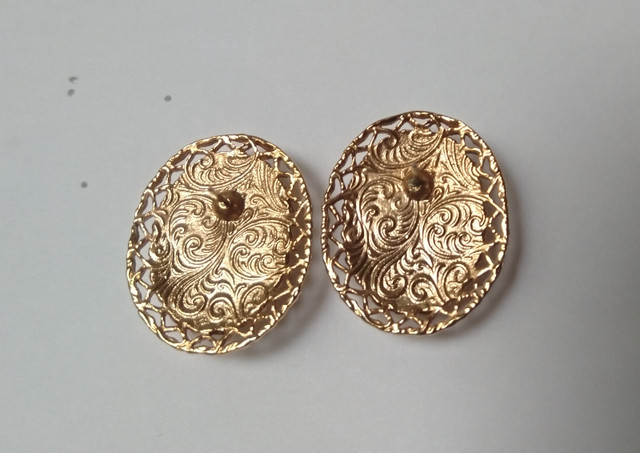 Vintage Oval Filigree Earrings in Jewellery & Watches in Oakville / Halton Region - Image 4