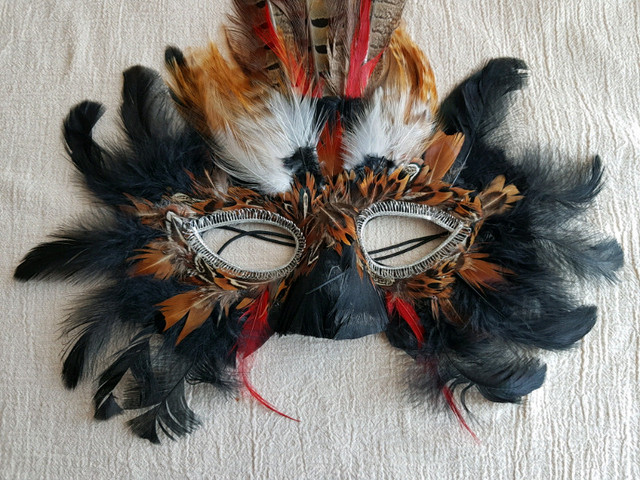 Vintage Feather Mask.  in Arts & Collectibles in Winnipeg - Image 2