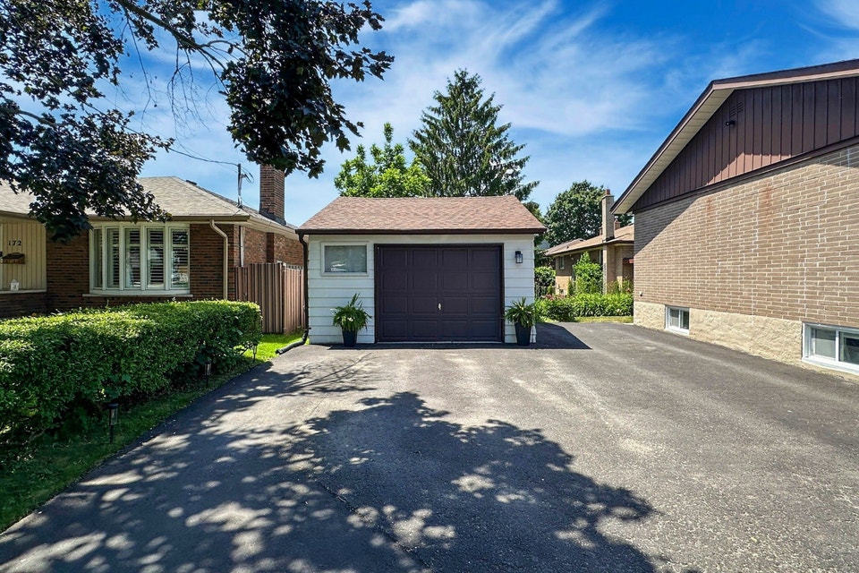3 Bed, 1 Bath with Garage Main Floor Unit for Lease 2