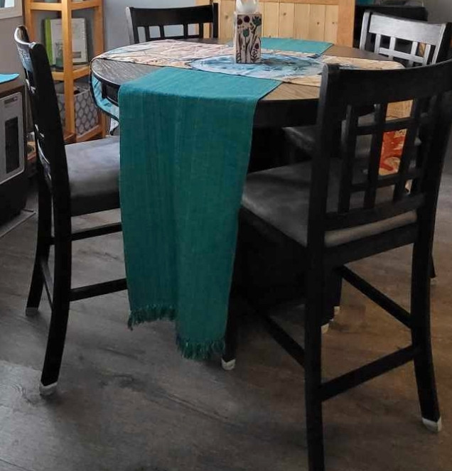 TABLE/CHAIRS in Dining Tables & Sets in Whitehorse - Image 3