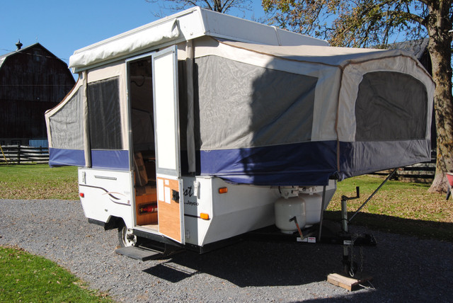 Camping Tent Trailer - Jayco Quest 8-U Model Year 2003 in Fishing, Camping & Outdoors in Ottawa - Image 2