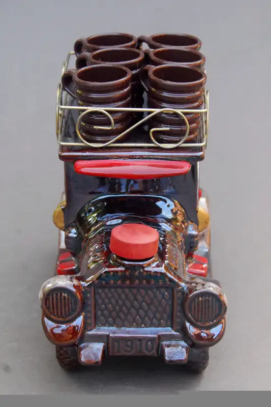 Antique Truck Ceramic Spirits Decanter w/ Shot Glasses (Empty) in Arts & Collectibles in City of Toronto - Image 4