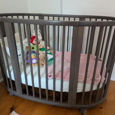 Stokke Sleepi Crib V2 in Hazy Gray with Mattress 2x pad & sheets, View more