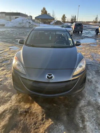 2011 Mazda3 in great condition with winter tires