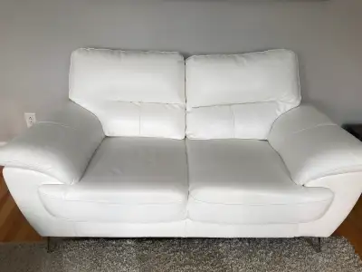 Sofa 2 places  blanc en simili-cuir, View more