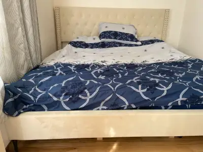 King size Used for only 5 months, it is in very good condition, including the bed and mattress.