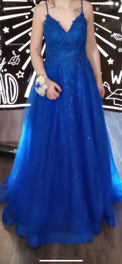 Graduated dress for sale only had on for a few hours I paid 900 looking to Get 750 or best offer