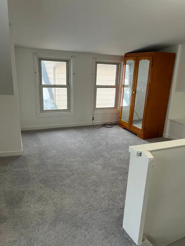 Roommate Wanted in Oshawa in Room Rentals & Roommates in Oshawa / Durham Region - Image 5