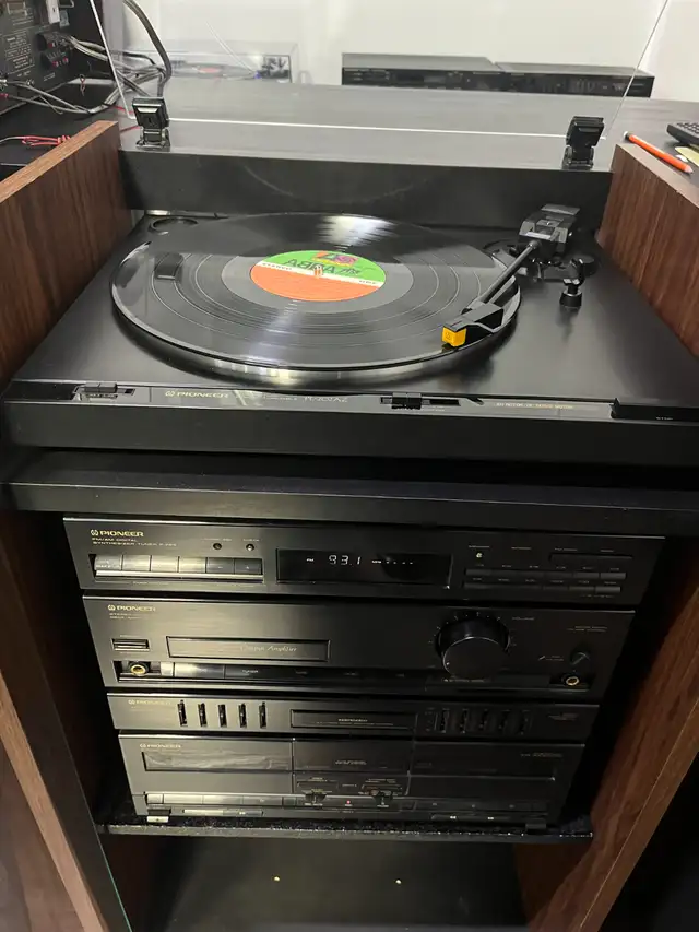 Pioneer Stereo Set in Stereo Systems & Home Theatre in City of Toronto - Image 5