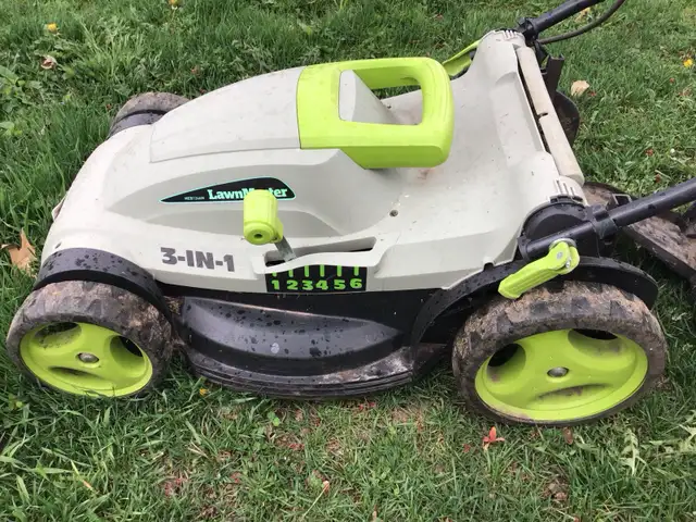 Electric LawnMaster Powerful 12.5 Amp Motor, 18", 3-in-1 in Lawnmowers & Leaf Blowers in Oakville / Halton Region - Image 3