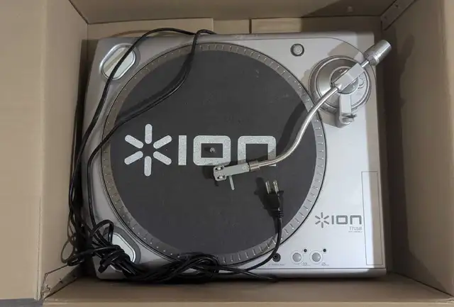 USB Turntable (DJ Equipment) in Pro Audio & Recording Equipment in City of Toronto - Image 6