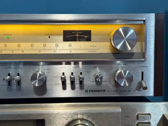 Pioneer SX-780 stereo receiver in excellent overall condition in Stereo Systems & Home Theatre in Mississauga / Peel Region - Image 5